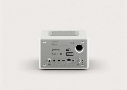 Sonoro Elite. Das wohlklingende All-In-One Gerät in vielen Designs. Mehr als ein "Radiowecker"! — Weiß hochglanz - silber