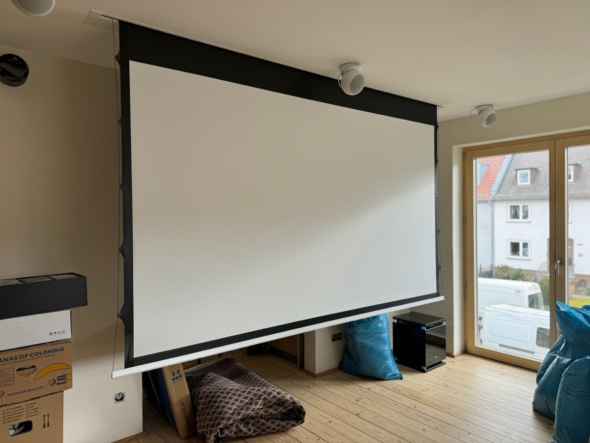 Großformat-TV integriert